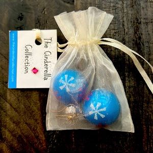 NIB - festive holiday earrings with snowflake design